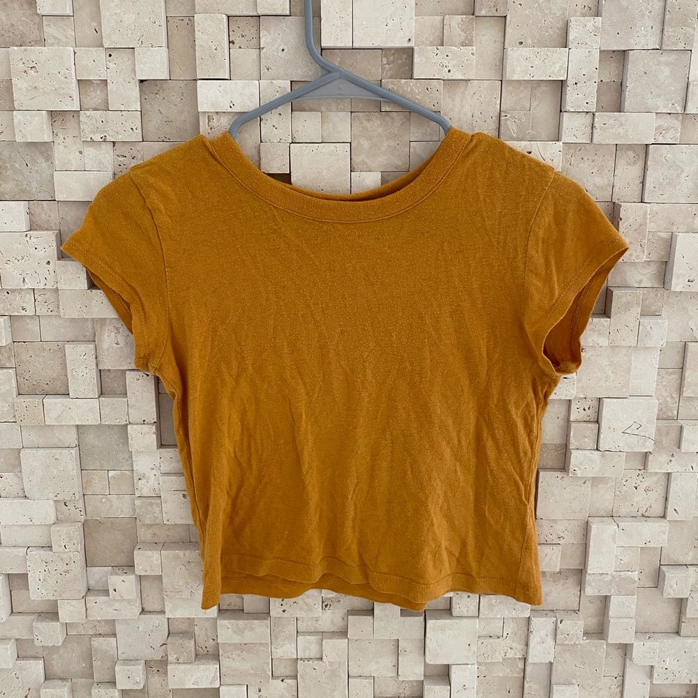Yellow cropped tee